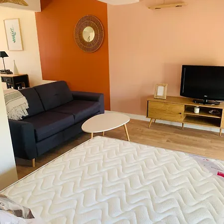 101 St Apartment *